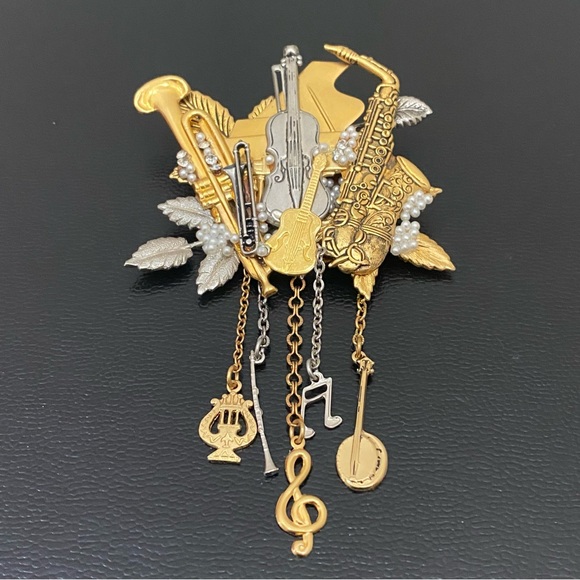 Vintage Musical Instruments Music Theme 3D Brooch 36.6g - Picture 5 of 16
